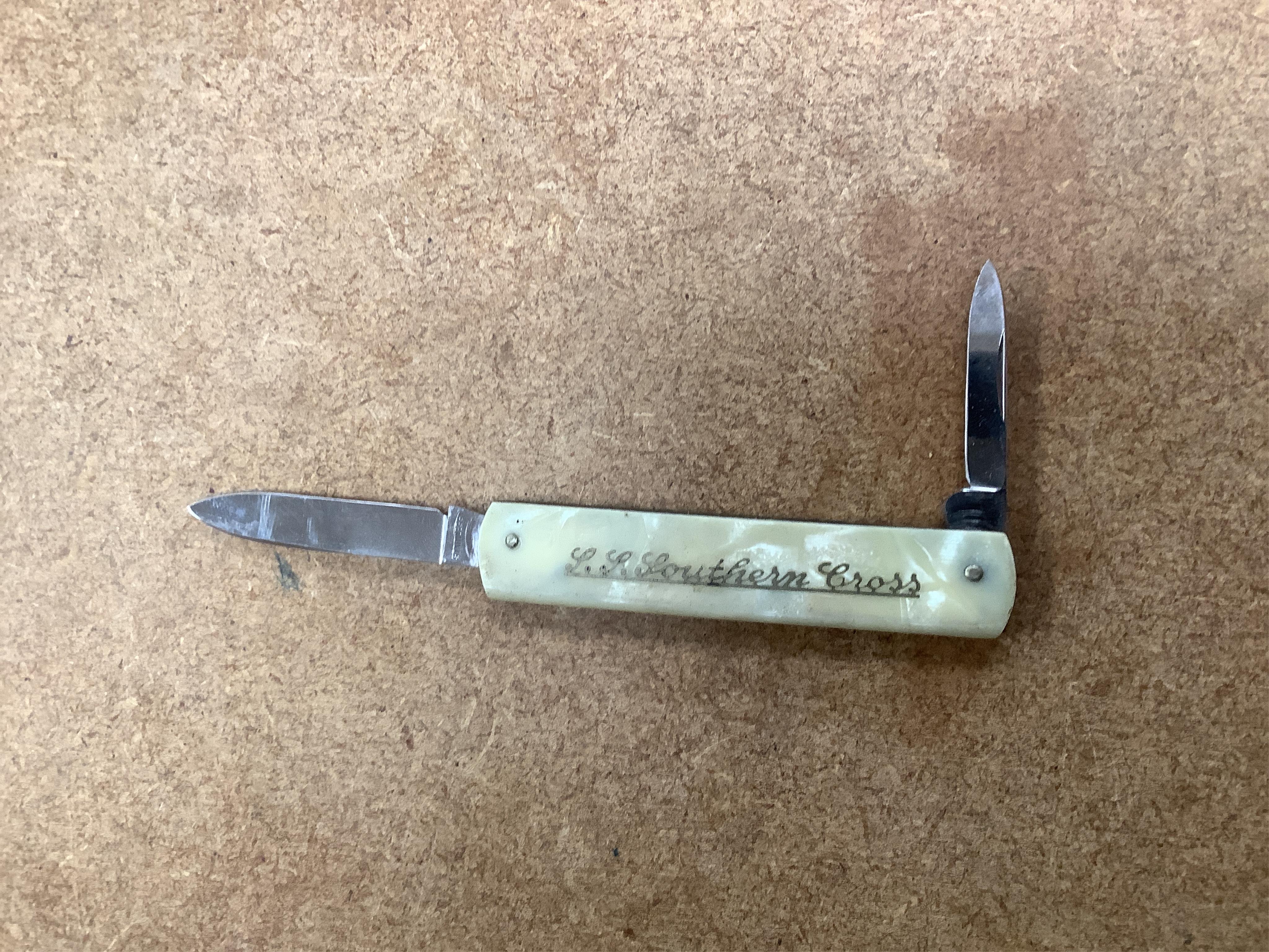 Miscellaneous items to include pen knives, a rosary bead necklace with paper label reading ‘said to have belonged to Mary Queen of Scots..’, a 19th century sketch book dated 1864 and lion head door knocker. Condition - v